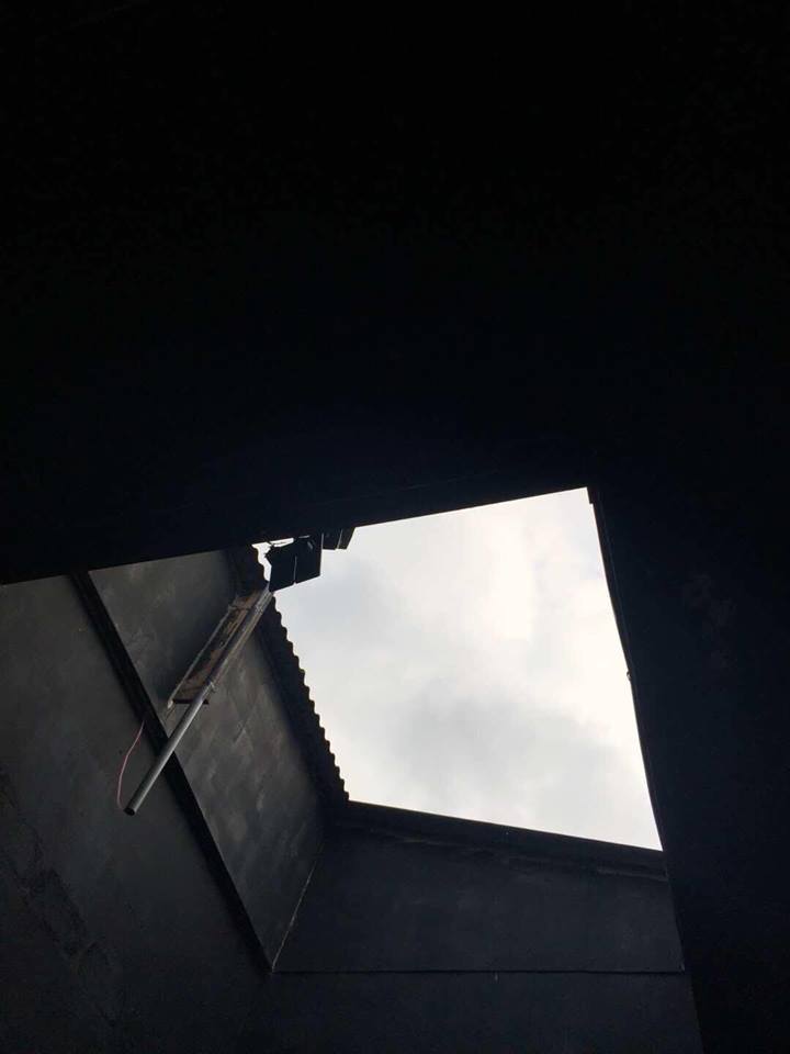 燕窝贼从燕洞口进入