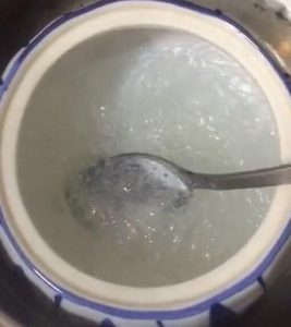 炖煮燕窝时的泡沫