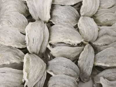 灰色燕盏是天然形成的吗?揭秘燕窝颜色发灰的4个原因